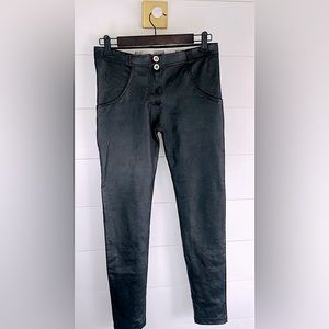 FREDDY WR.UP® Faux Leather Mid Rise Skinny Pants sz 6. *NWOT* Limited Edition